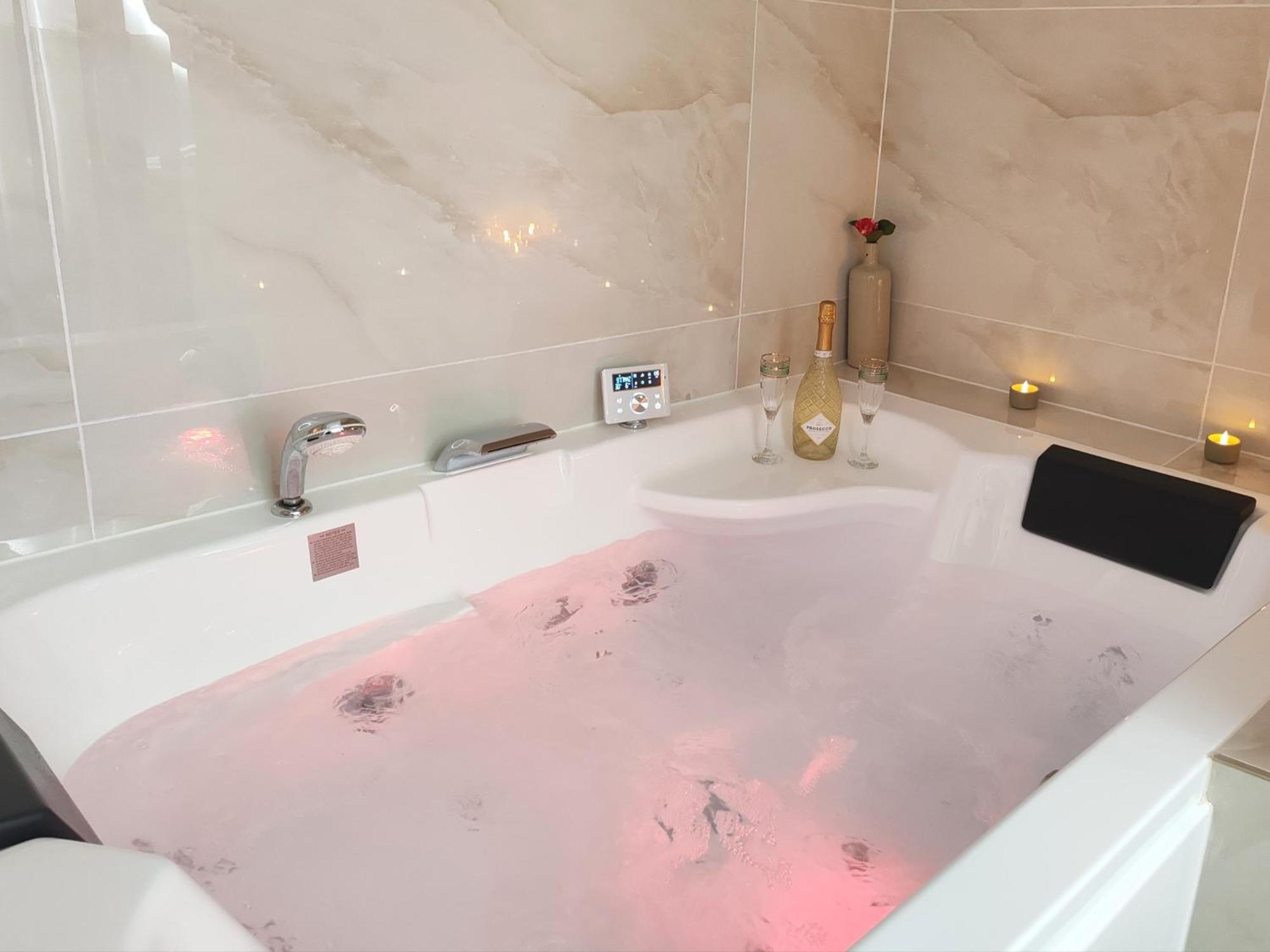 Appartement Bulle D'Antan En Coeur De Ville - Monument Classe Historique - Grand Jaccuzi กัสทร์ ภายนอก รูปภาพ