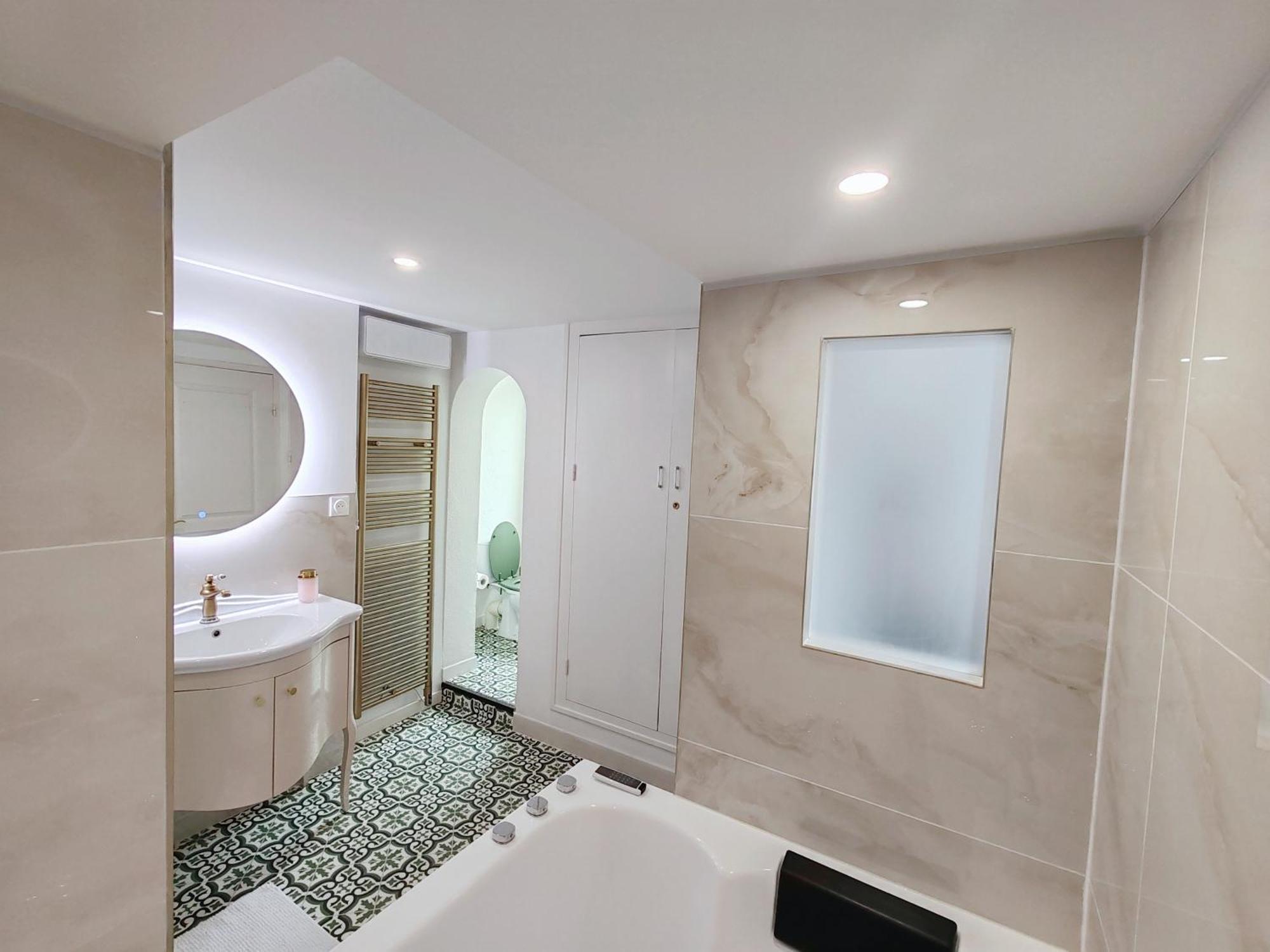 Appartement Bulle D'Antan En Coeur De Ville - Monument Classe Historique - Grand Jaccuzi กัสทร์ ภายนอก รูปภาพ