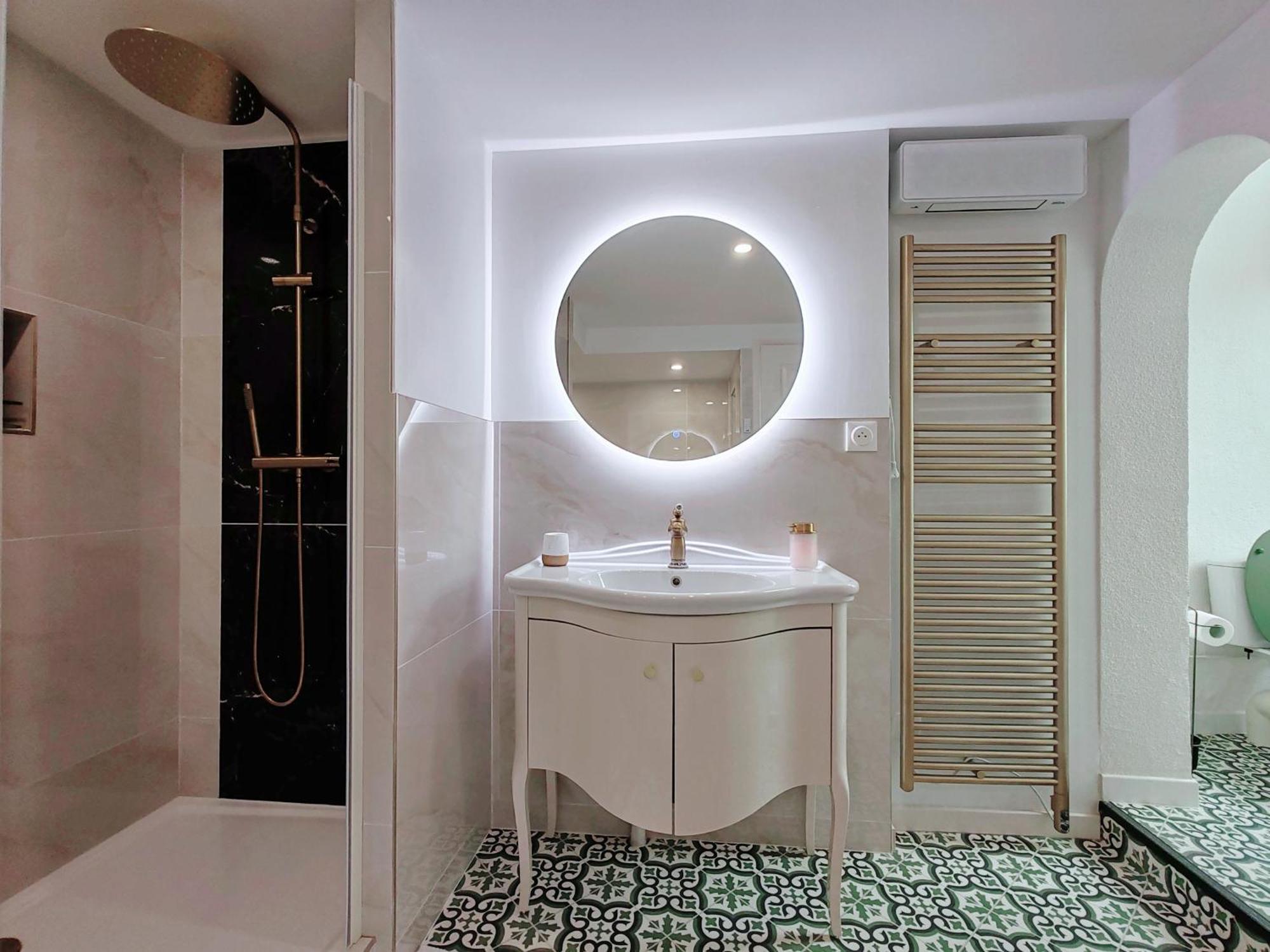 Appartement Bulle D'Antan En Coeur De Ville - Monument Classe Historique - Grand Jaccuzi กัสทร์ ภายนอก รูปภาพ